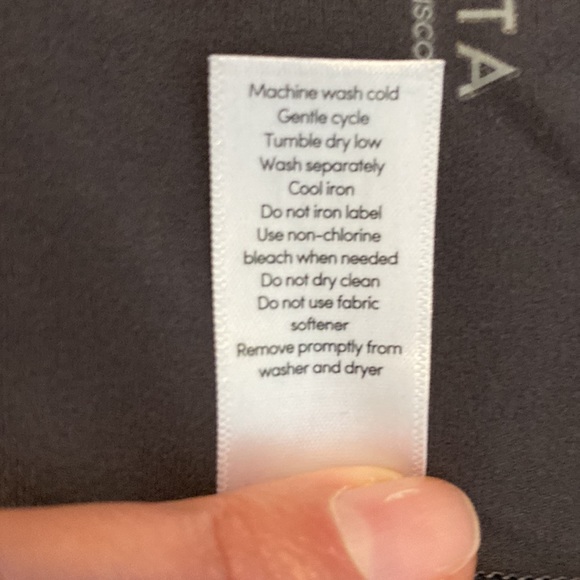 Athleta tank top with coordinating crop leggings - Picture 12 of 12